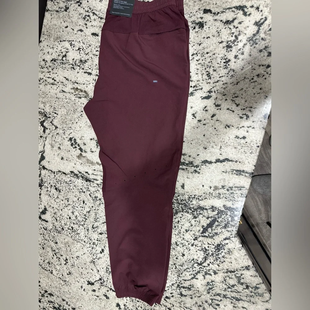 Lululemon License to Train Joggers - Picture 3 of 8